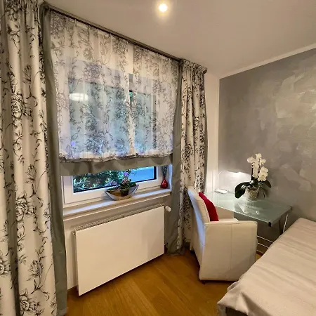 Airport Waldblick Alloggio in famiglia Colonia